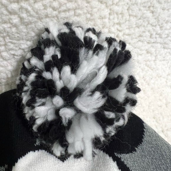 Disney Mickey Mouse Winter Hat With Pom Pom On Top One Size - Picture 2 of 6